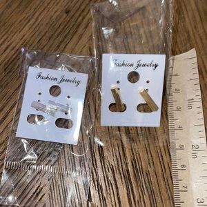 2 pairs post earrings